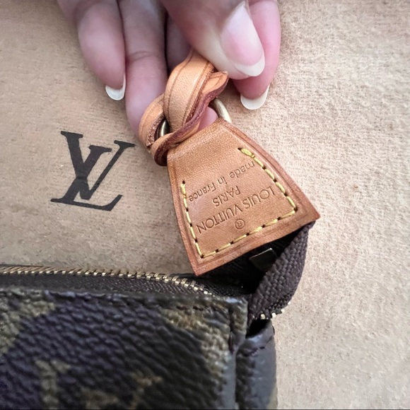 LV MONO POCHETTE - Picture 2 of 6